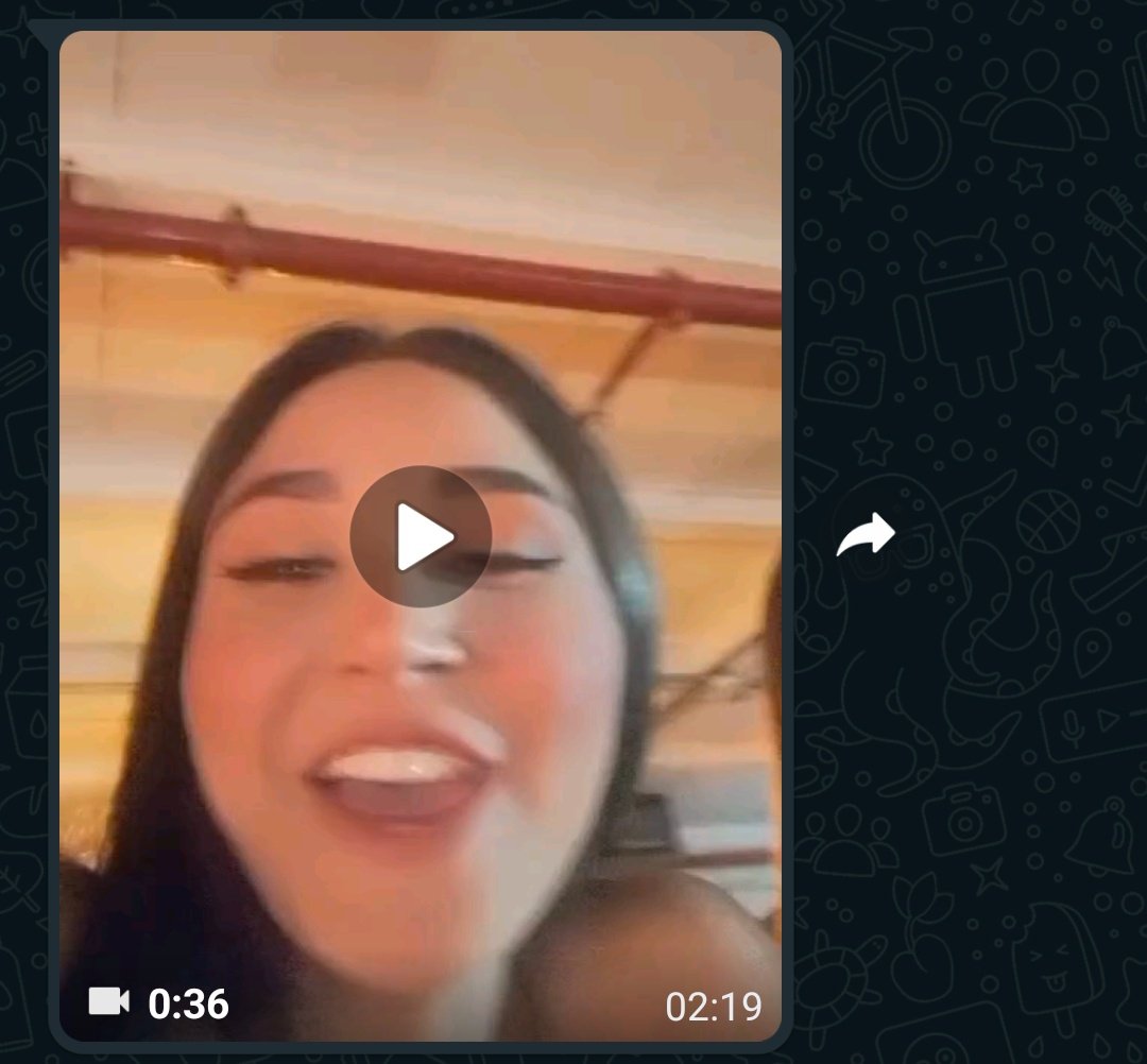 lucialcool's tweet photo. (Mandar vídeo no show de Jorge e Mateus cantando pra mim)
Eu: já ganhou tan tan tan https://t.co/d6sZOV4lg0