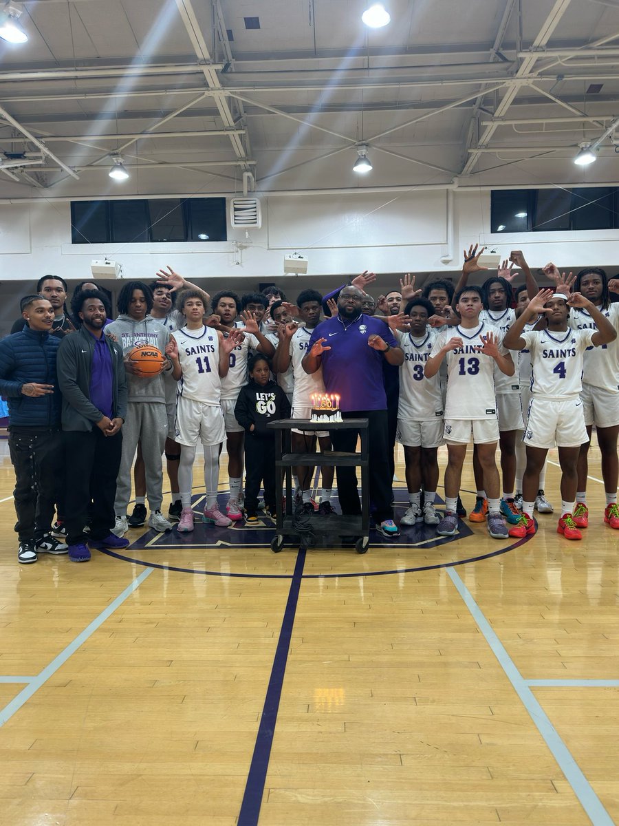 St Anthony 66 St Bernard 63 Aman Haynes 16pts 10rebs 2stls Mikey Cortez 15pts 4rebs 2stls Quincy Phillips 13pts 6rebs 3asts 4stls Crunch time charge by Darius Williams! Huge plays by Jared Lloyd Jr. @562sports @johnwdavis @DamianCalhoun @latsondheimer @pollonpreps