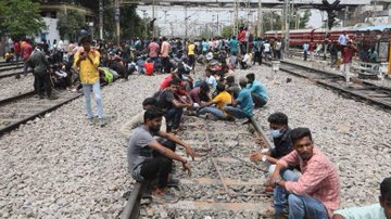 Demand of youth in Railway Driver (ALP) recruitment:-👇 ◆ increase post 5,696 to 50,000. ◆ Provide relaxation of 5 years in age limit #IncreaseRailwayALPTechnicianVacancy #1Time_Settlement_4_CCAA #रेलअप्रेंटिस @AshwiniVaishnaw @RailMinIndia @krishansau93