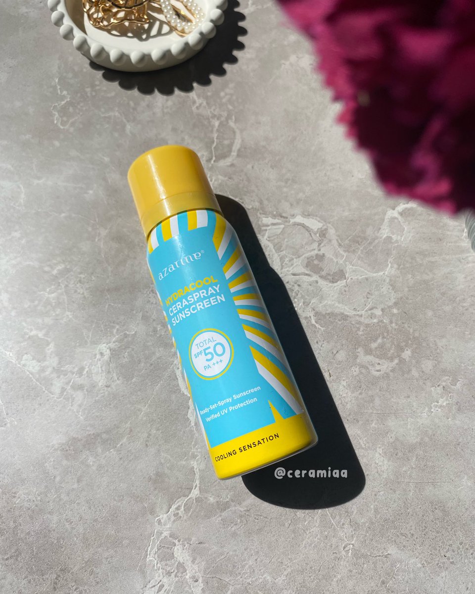 ceramiaa's tweet image. Setuju gak kalo pas makeupan , reapply sunscreen itu mager bget 🤨!!! tapi @AzarineCosmetic ngasih solusinya 

Sunscreen spray bikin sat set anti ribet buat reapply‼️👍
#AzarineCeraspray #EffortlessProtection