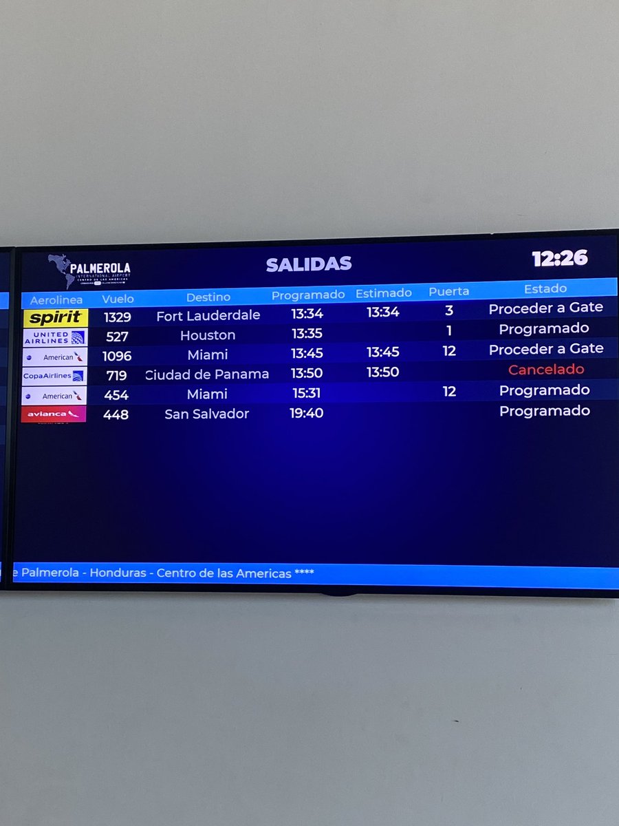 maysonlopez3's tweet photo. Aerolínea Copa Airlines tiene cancelado los vuelos a la cuidad de Panamá desde el 9 de enero
Sin avisar a sus clientes por correo que su vuelo será retrasado hasta las fechas 25 y 28 del mes de enero. 
#retrasodevuelos
#CopaAirlines 
#AeropuertoPalmerola https://t.co/OZXwIocmtE