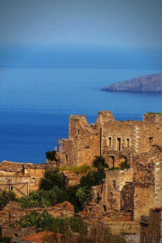 leniak4's tweet photo. Καλημέρα χαρούμενη Πέμπτη με υγεία κ χαμόγελα 🌷🍁💐☕🍰🎼🌞❄️⛄ https://t.co/u7EPoaC6LW
