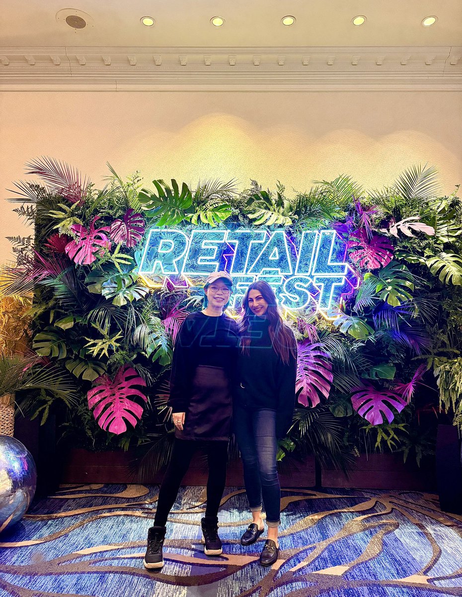GoldieChan's tweet photo. This super nice person took my photo with a friend and we look SO TALL!!! #retailfestus #retailfest https://t.co/6bgBSyppeo