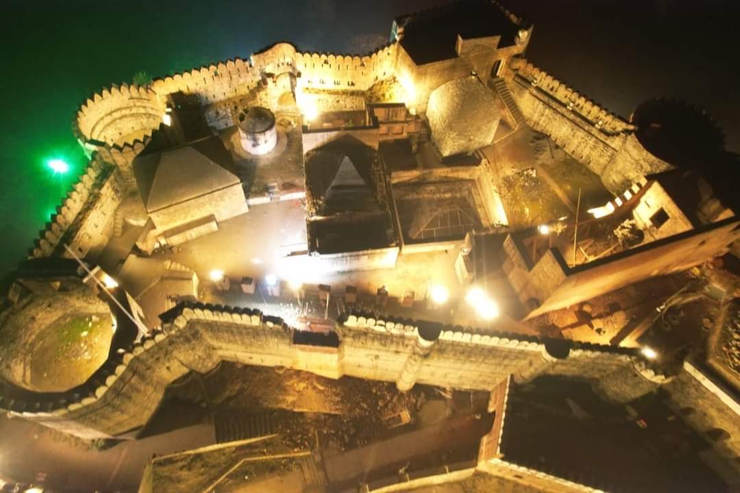 DikshaKaluria1's tweet photo. Experience the vibrant spirit of historical Bhimgarh Fort in Reasi  Jammu &amp; Kashmir as it glows in the tricolour brilliance, setting the stage for a patriotic celebration ahead of Republic Day 2024.
Jai Hind!
#heritage #JammuKashmir #Pride https://t.co/Q3xrYuU4fA
