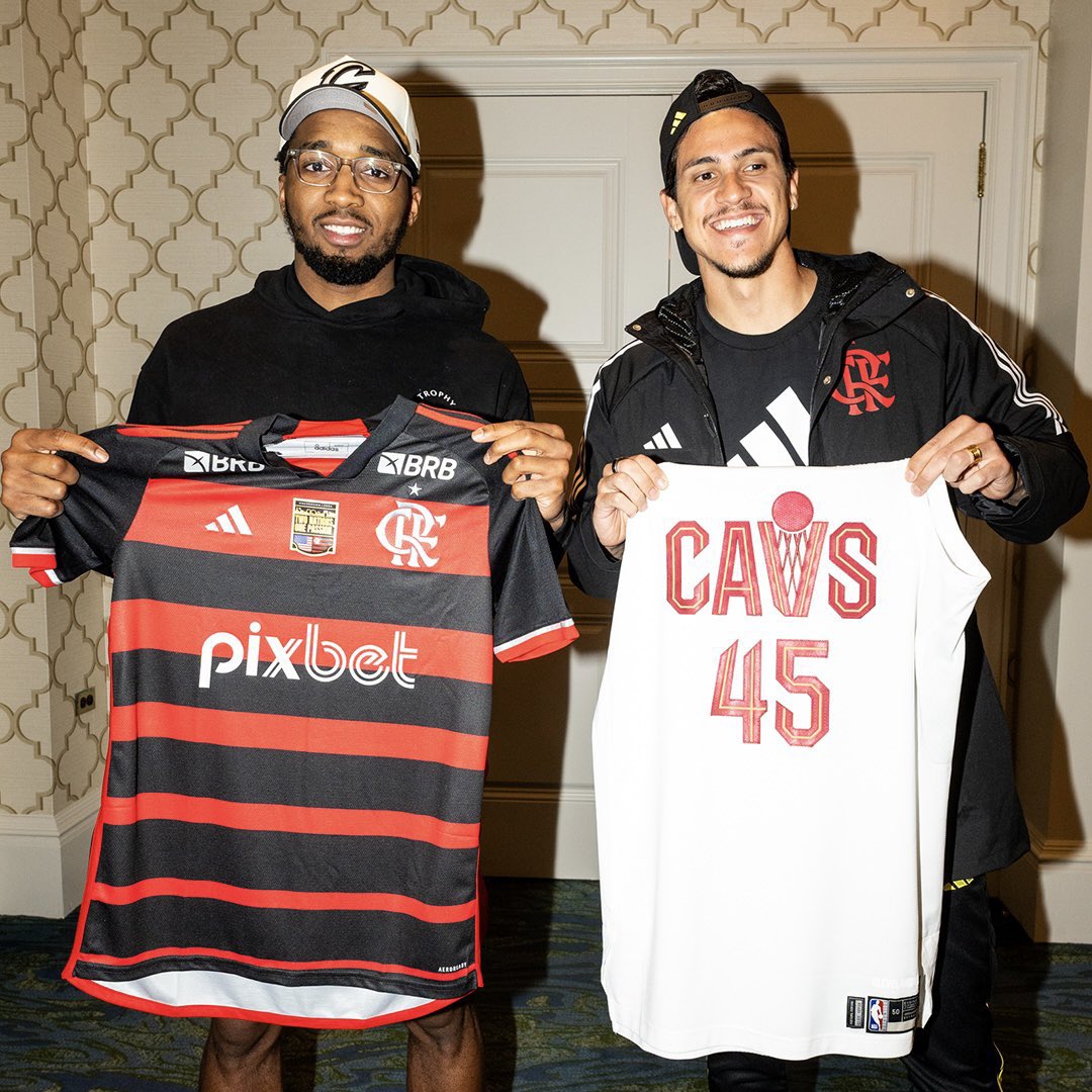 divoleio's tweet photo. Flamengo x CAVS 🔥🏀⚽️

#adidas #Flamengo #NBA #cavs https://t.co/D8MRHIQnet