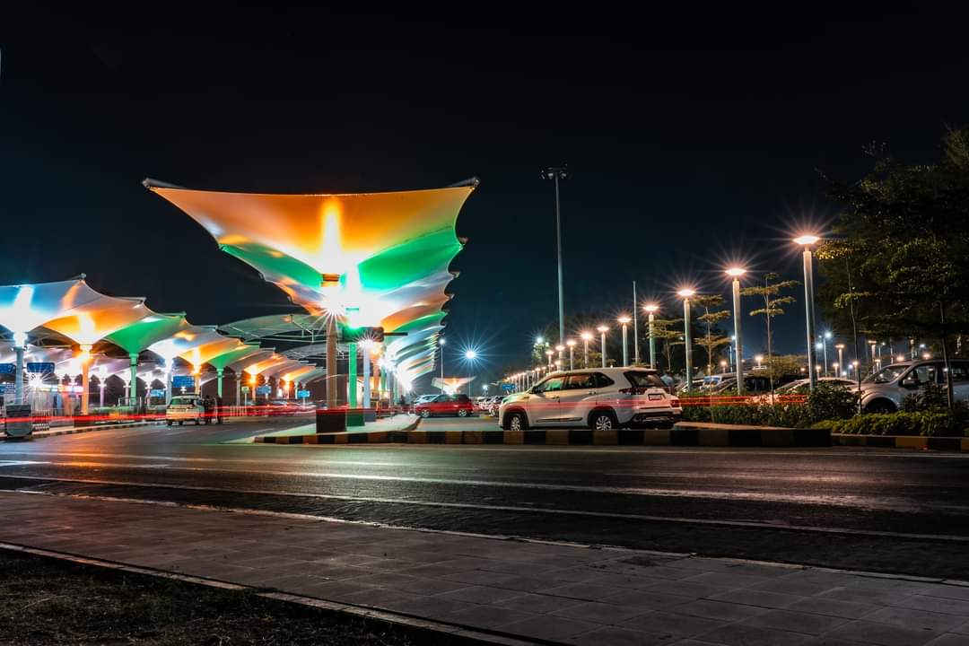 To celebrate India's 75th Republic Day, #AhmedabadAirport is adorned with tricolour. Take a look at the airport complex, where the spirit of the nation shines brightly at our #GatewayToGoodness. 

#Airport #Aviation #RepublicDay #Nation #India #Ahmedabad #SVPIA