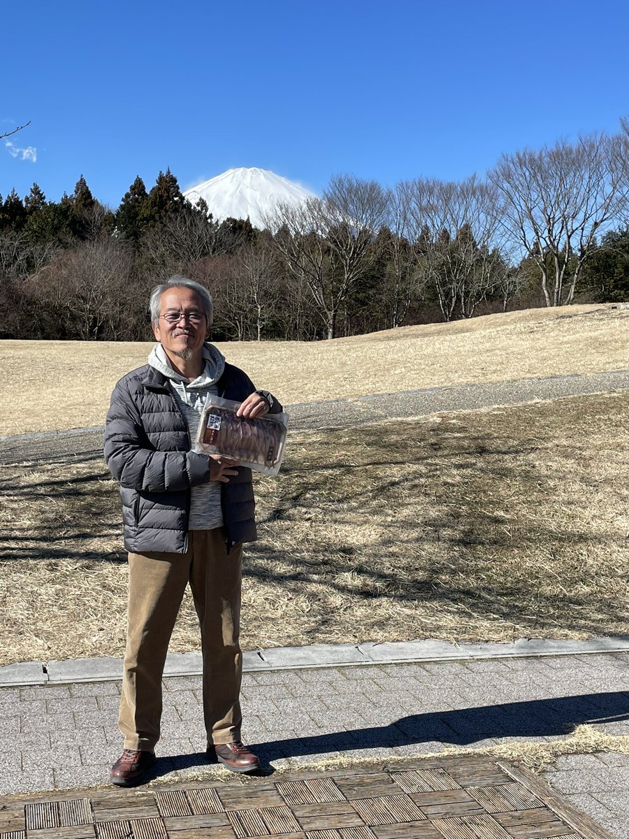 shintaro_dandy's tweet photo. 足柄サービスエリアからの､今日の���士山🗻 https://t.co/eJxLqoI7OC
