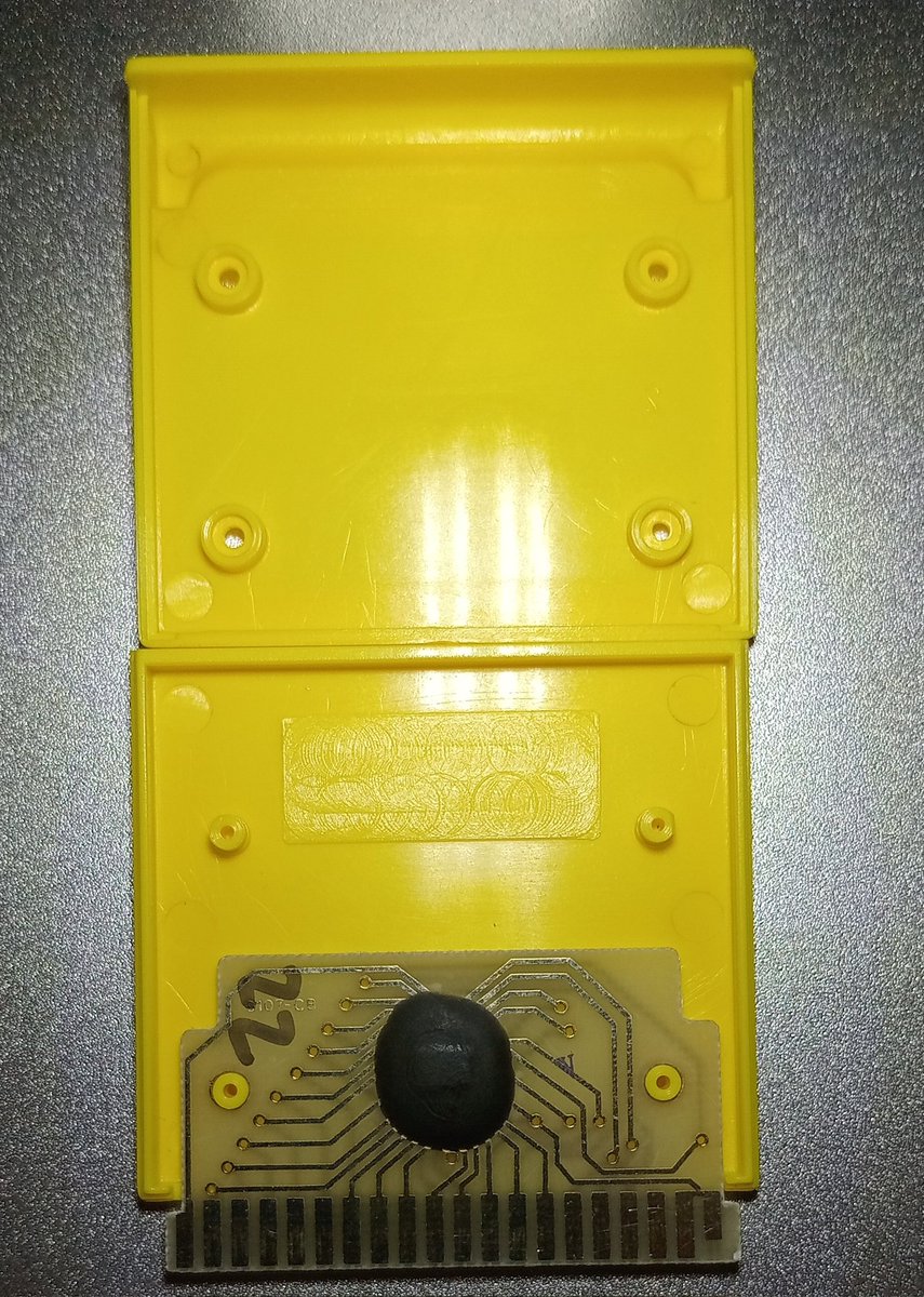 Extrange yellow Supervision cartridge.

I don't have much info on this one, i got it from a seller in China alongside a copy of blockbuster, the cart doesn't have signs of screws or a label being present, could be a proto shell.
#retrogames #retrogaming #Nintendo #Watara