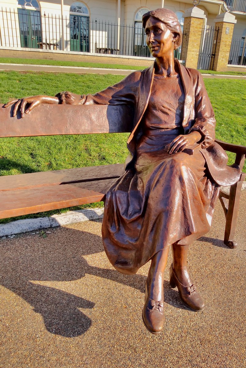 “As a woman I have no country. As a woman I want no country. As a woman, my country is the whole world.” - Virginia Woolf. #BOTD in 1882. The new sculpture of the writer, Richmond UK, by sculptor Laury Dizengreme #WomensArt