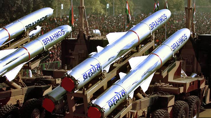 IndianTechGuide's tweet photo. 🚨 India to begin export of ground systems for BrahMos supersonic cruise missiles in next 10 days. (DRDO Chairman) https://t.co/Ls7Txu9Gwf