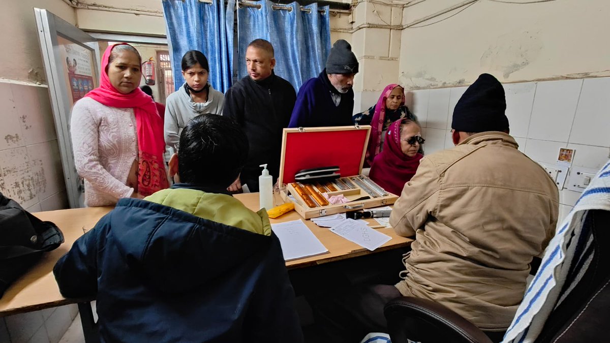 An eye screening camp was held at DGD Mahipalpur to screen elderly individuals for near vision in New Delhi District. @LtGovDelhi @MoHFW_INDIA @SantoshRai_IAS