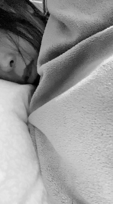 ご無沙汰してます。 仕事が落ち着いたと思ったら&hellip; 滅多に風邪も引かないのに、何年振りかに仕事を休んでしまいました&hellip;  でも弱っていて熱っぽいと、体の火照りに脳がバグるのかムラムラします。  でもどうすることもできない&hellip;<a href="/tag/%E9%9C%B2%E5%87%BA"class="tags"><span>#露出</span></a>