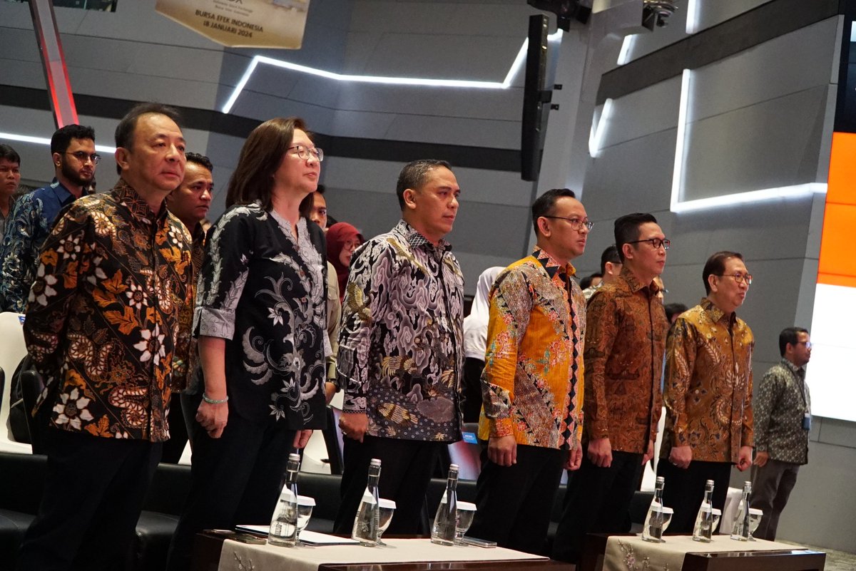 mahdikherid's tweet photo. Ansor Jatim dukung Jawa Timur menjadi Poros Ekonomi Syariah, mantap Gus Ketuaku @syafiq_ansor #SpiritBaruAnsorJatim
https://t.co/qh18ZjqGb4 https://t.co/aqbwFg1YE3