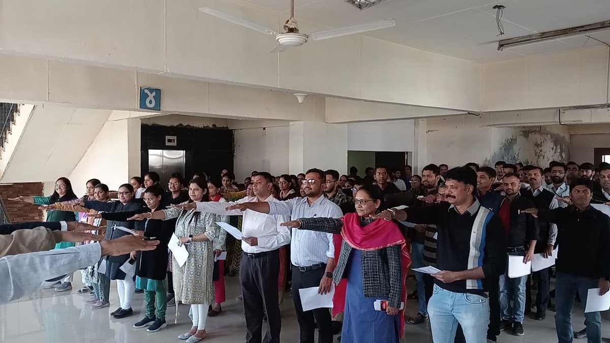 Voters' Day Celebration and Pledge taking at Revenue Department on 25th January, 2024 #NationalVotersDay2024 @CEOGujarat @CMOGuj