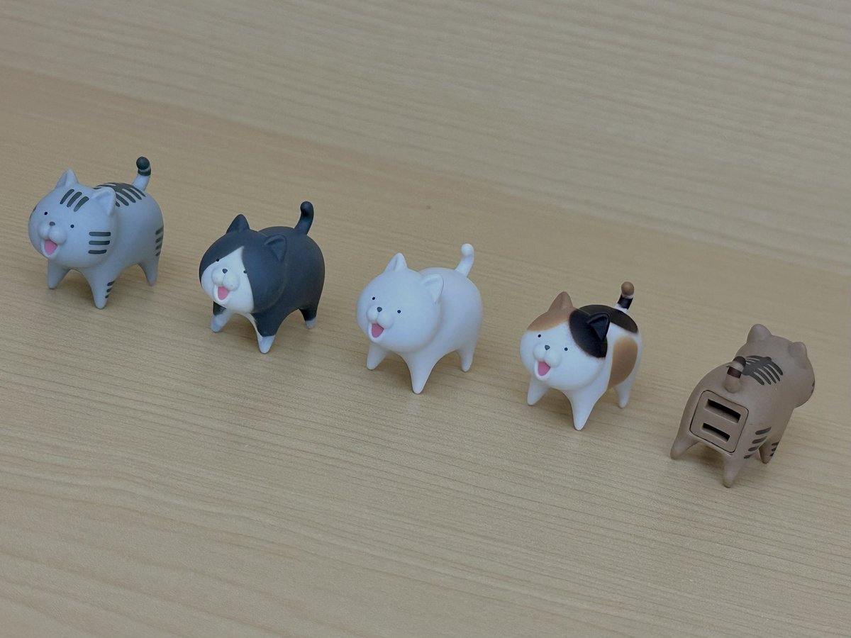 dreamcapsuleCEO's tweet photo. 🌟新入荷ガチャ商品プレゼントCP🌟

可愛い猫のお尻に端子の差し込み口が！？
「ノラネコンセント」

フォロー&amp;RP(RT)していただいた方の中から抽選で2名様に全5種セットをプレゼント🎁
ドリカプへの入荷日とキャンペーン詳細は↓

#ドリームカプセル #ガチャ専門店 https://t.co/KsvcQKt9eQ