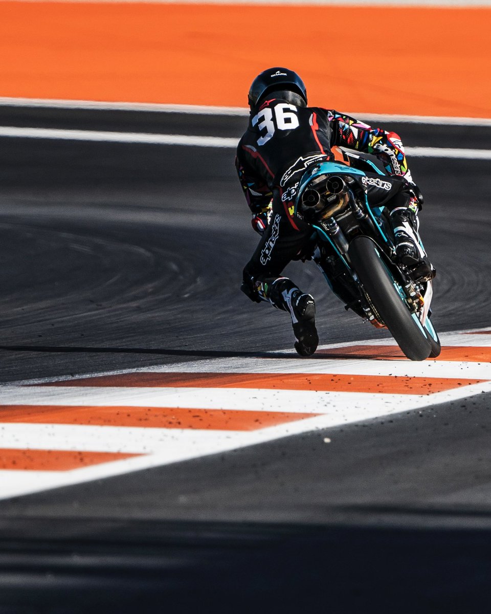 🔙 #ThrowbackThursday to the #ValenciaTest! 🛠️ 

Who else is looking forward to the 2024 season? 🙌

#BeLe0pard #Moto3