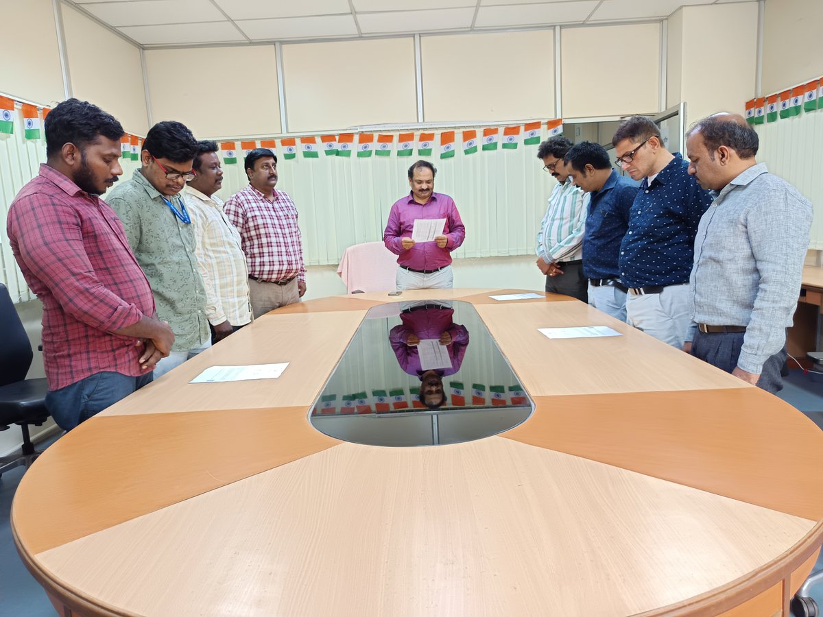 @STPIVizag officials & staff have taken the pledge on #NationalVotersDay2024 to uphold the principles of democracy. Committed to fostering technological advancements and ensuring a secure, transparent electoral process. @ECISVEEP @arvindtw @DeveshTyagii @KavithaC8 @stpiindia