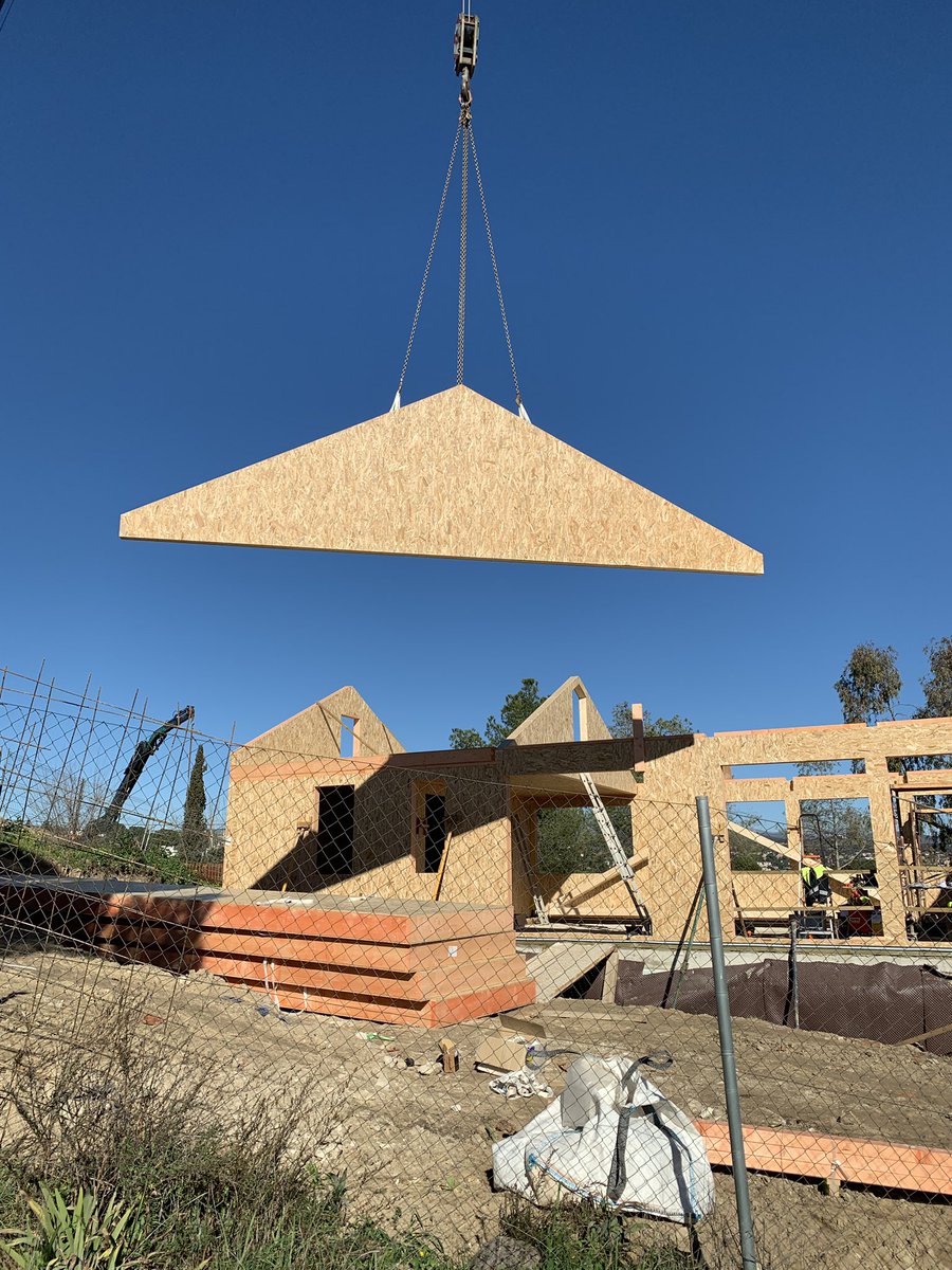 sistemamodulab's tweet image. 2° día de montaje de casa Las Matas. Hoy terminamos la estructura.
#entramadoligero #comounabala #modulab