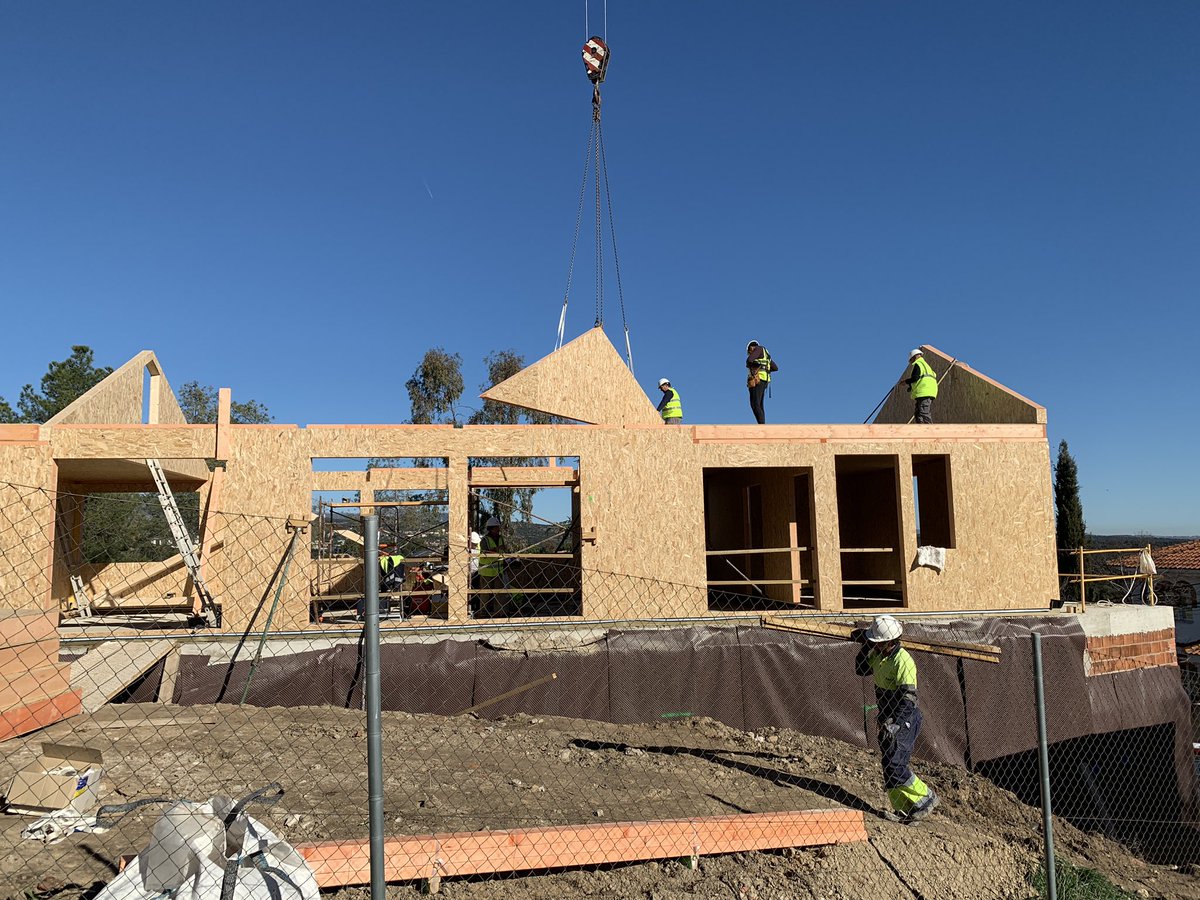 sistemamodulab's tweet image. 2° día de montaje de casa Las Matas. Hoy terminamos la estructura.
#entramadoligero #comounabala #modulab