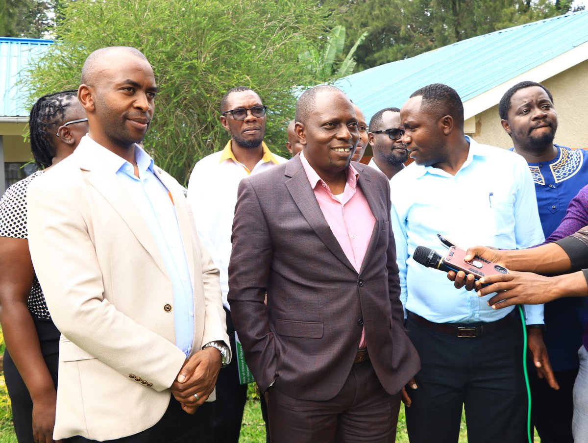 ptason's tweet photo. Had the pleasure of meeting with the Migori Deputy Governor, CEC and CO Health. We discussed challenges facing Clinical Officers in the county, partnership opportunities for realization of UHC and Quarterly meetings to address challenges before they become disputes. https://t.co/49dE3bp1kh