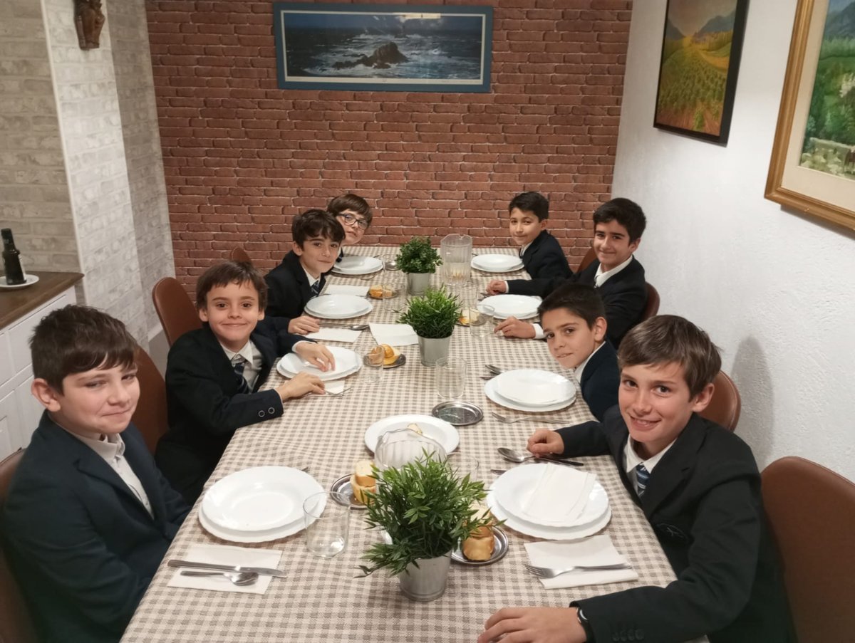 AndelColegio's tweet image. ¡Gran noticia! 🎉

¡Hoy estrenamos nuestro flamante comedor de invitados y quiénes lo estrenaron fueron los alumnos de primaria durante la emocionante actividad de &quot;Cómo Como&quot;! 🍽️💡

#NuevoComedor #AprendizajeDivertido #CómoComo #ExperienciasInolvidables