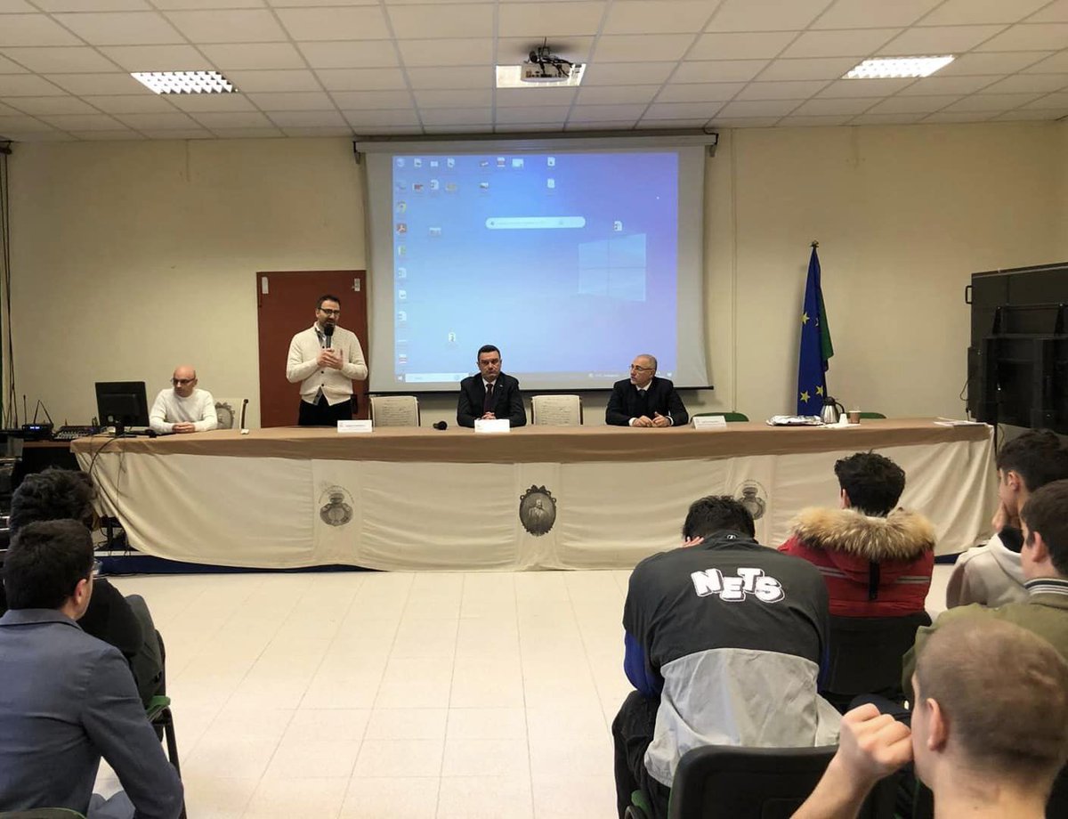 Il ruolo delle #organizzazioni agricole, le nuove generazioni di #imprenditori nel settore, la #formazione, l’#innovazione e le #leggi per l‘#agricoltura del futuro, al centro dell’intervento del presidente #Cia, #CristianoFini, all’#IstitutoTecnicoAgrarioGaribaldi di #Roma 👨‍🌾📚
