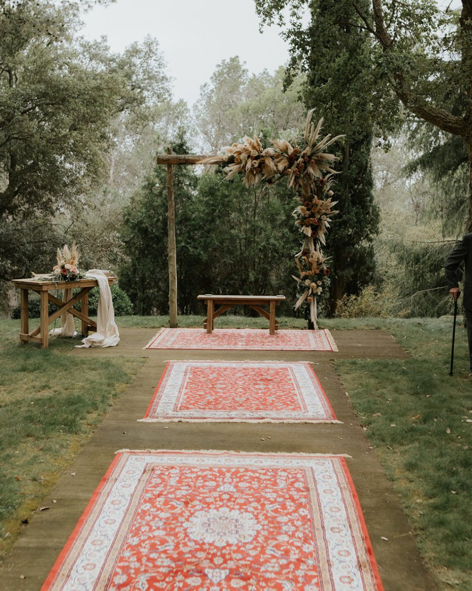 La ceremonia de Marc i Mireia en el Bosque Nupcial fue mágica, llena de emoción y pequeños detalles que marcaron la diferencia. 🪻🌼

#masdesantllei #ceremonia #wedding #internationalwedding #weddingplanner #inspobodas #pinterestwedding #flores #siquiero #bride #naturaleza