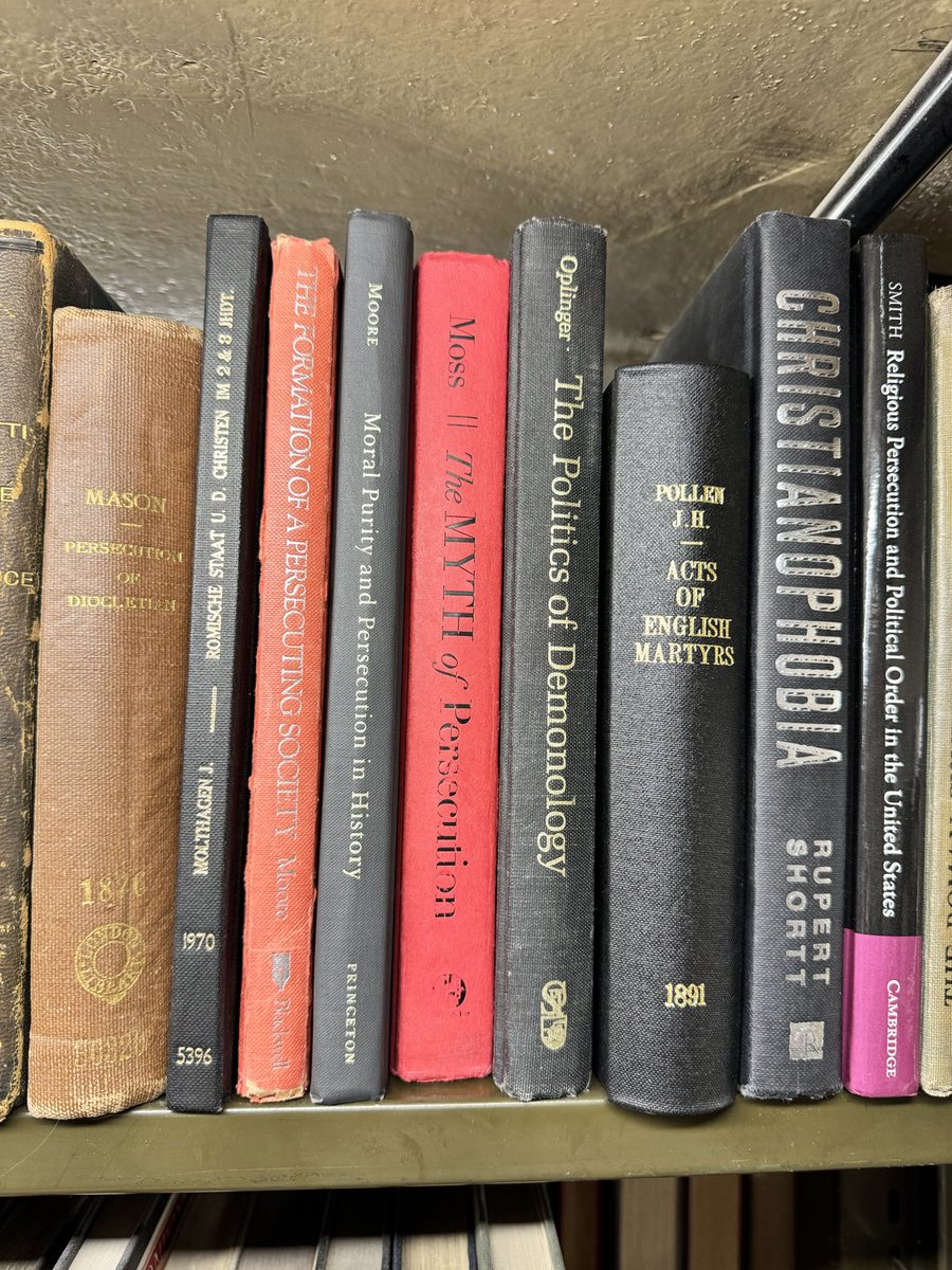 peterjdean's tweet image. Found it! Always a sense of satisfaction when you find the one book in a million you’re looking for ⁦@TheLondonLib⁩ . Funny how a @maklelan TikTok led to a podcast and then to an @candidamoss book. So now to the reading room…