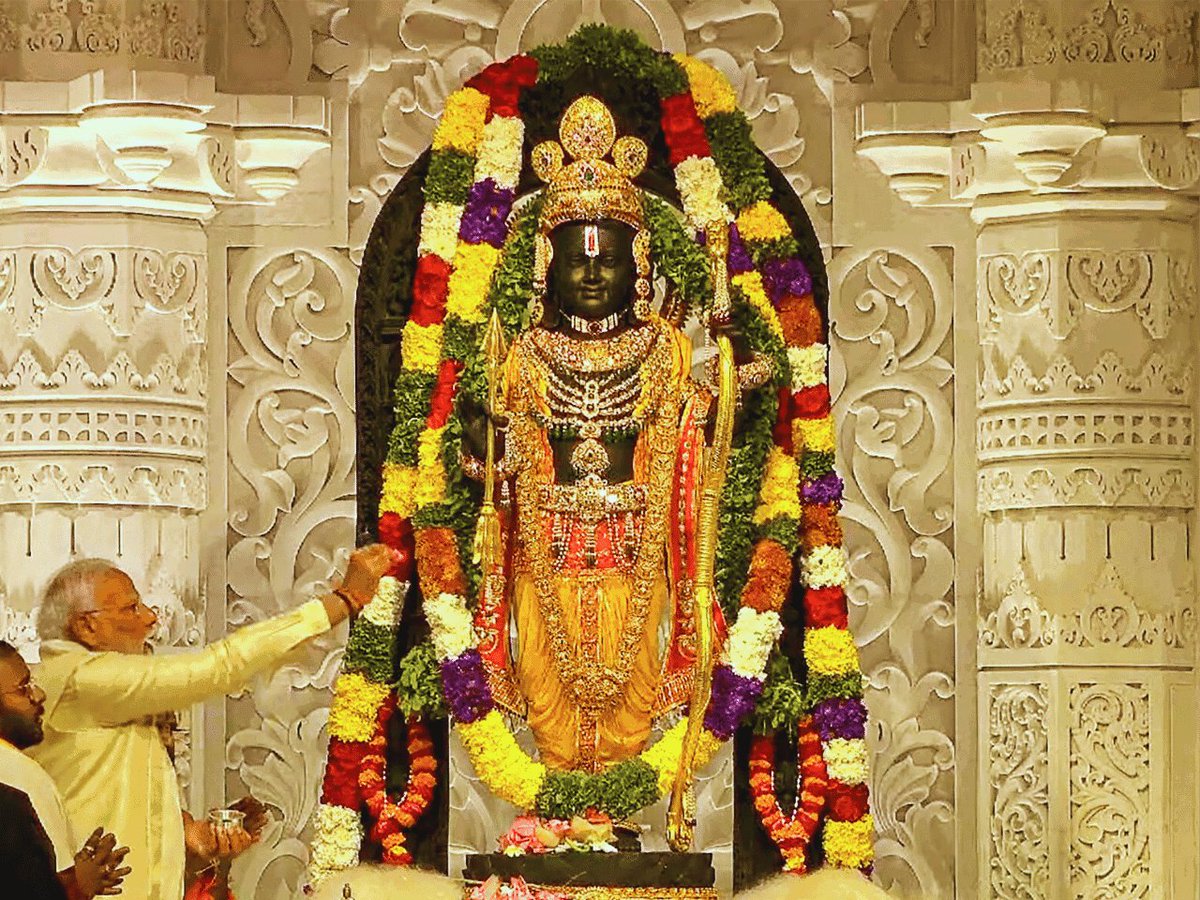 imrajaaa_'s tweet photo. आखिरकार करीबन 500 साल के इंतज़ार के बाद हमारे प्रभु सियावर रामचंद्र जी अयोध्या की पावन नगरी में आ ही गए।🚩🚩
       ।। यतो धर्मस्ततो जयः ।।
            ।। जय श्री राम ।।
   ।। पवनसुत हनुमान की जय ।।
#JaiShreeRam
#NarendraModi #YogiAdityanath #SanatanDharma 🚩 https://t.co/os5o0PTFbt