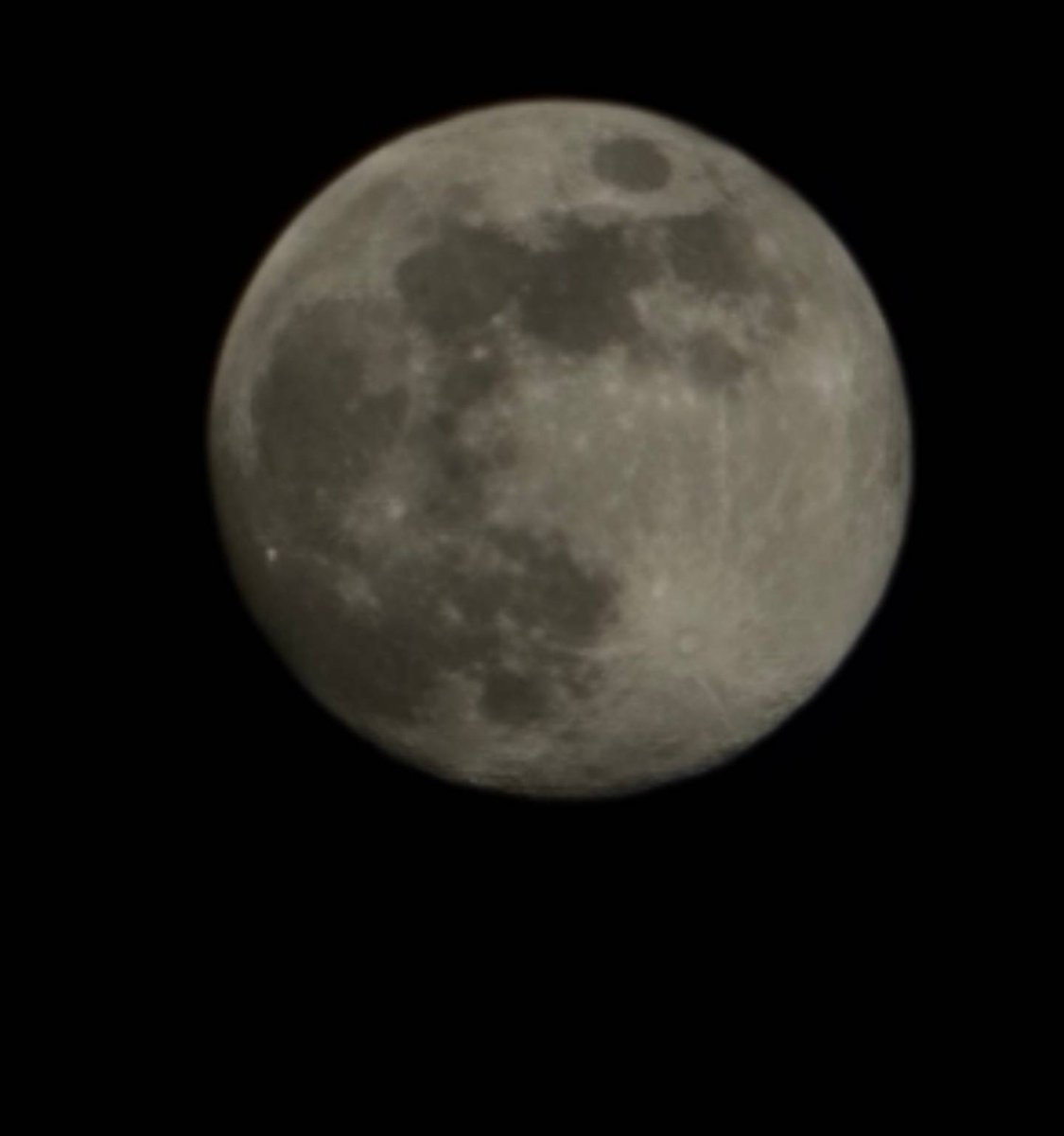 Thanks a million @SamsungUK for the delivery of this beast yesterday. The photo taken of the moon last night is just insane. It's great to be back! #samsung #s24ultra #titaniumgrey #android #SamsungUnpacked