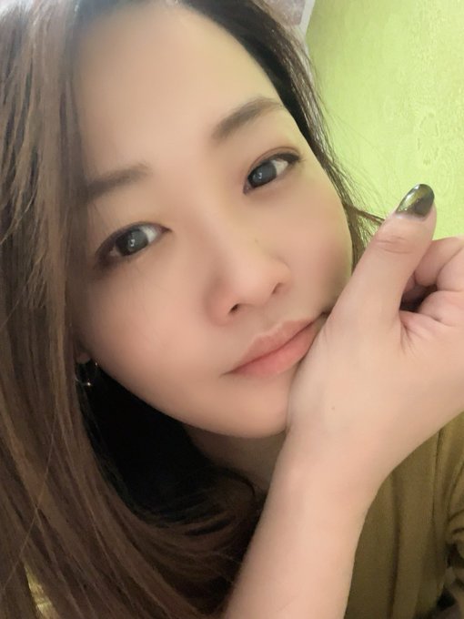 今無性に前髪切りたい！！ でも来月頭撮影あるからきっちゃだめっ！  がまんだ！がまんだ！がまんだぁーーーー https://t.co/DnqP4pFdgB