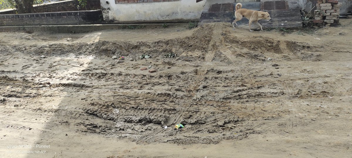 #unnao
<a href="/CMOfficeUP/">CM Office, GoUP</a> 
<a href="/myogiadityanath/">Yogi Adityanath</a> 
<a href="/dmunnao/">DM/DEO UNNAO</a> 
<a href="/MlaGupta/">Pankaj Gupta MLA Unnao Sadar</a> 
विकास कार्यों को पलीता लगाने का ठेका शुक्लागंज के गायत्री नगर वार्ड 118 के पार्षद जयकिशन जैकी ने लिया है सारे पैसे नगर निगम से पास करा कर भी आज तक रोड नही बनी जनता नरकीय जीवन जीने को मजबूर है ठेकेदार की दबंगई भी कायम है