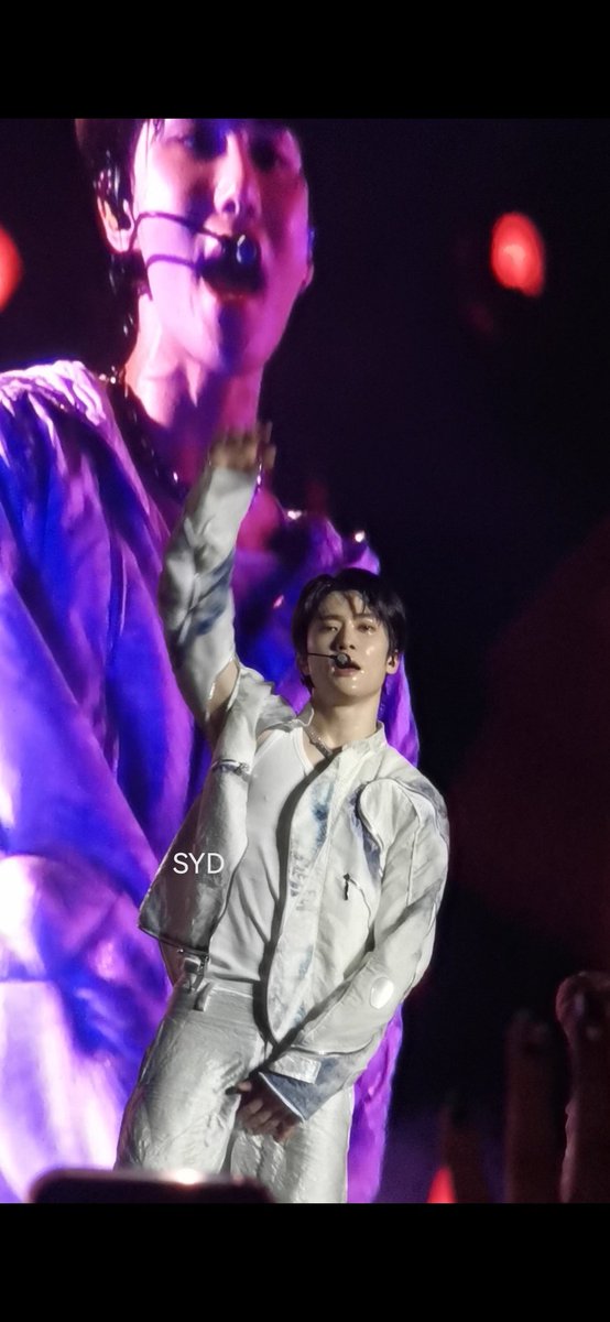 pacyeahforever's tweet photo. yung tinignan ka ni Jaehyun pero may Big Jungwoo watermark siyang nakabantay sa likod✨

#TheUNITYinBULACAN #JAEWOO #JAEJUNG #JUNGWOO #JAEHYUN https://t.co/ivctm1Lwmv