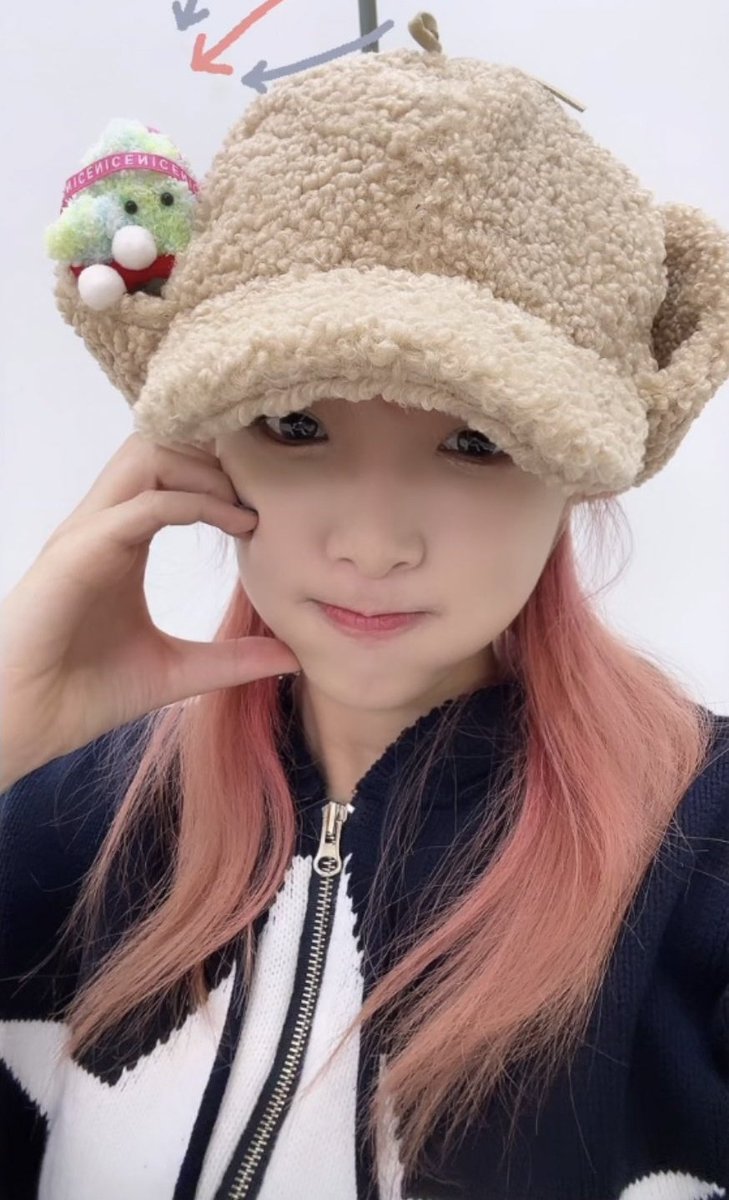 hhm_melliflu0us's tweet photo. [#Hiya_Its_HiA]
how are you DUCKIES?? it's a pretty good morning, don't U think? the sky is blue, im smiling, everything is perfect!! love U guys so much 

ps. yeah I feel like sh*t but let's play it cool

#HiA_Time #ileeve https://t.co/Tb1ggvyG6L