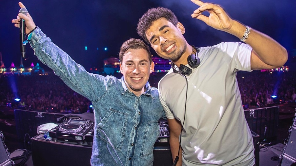 8 years since the first @Hardwell and @Afrojack collab!

Read more: edmhousenetwork.com/released-8-yea…