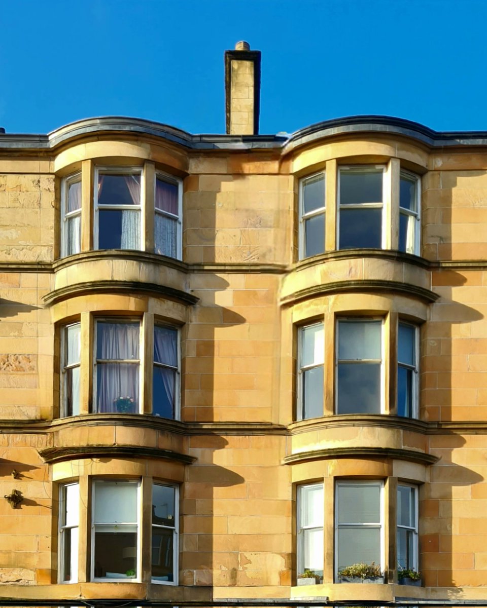 is_glasgow's tweet image. Tenement bow windows on Park Road in the West End of Glasgow.

#glasgow #architecture #bowwindows #glasgowbuildings #tenement #glasgowtenement