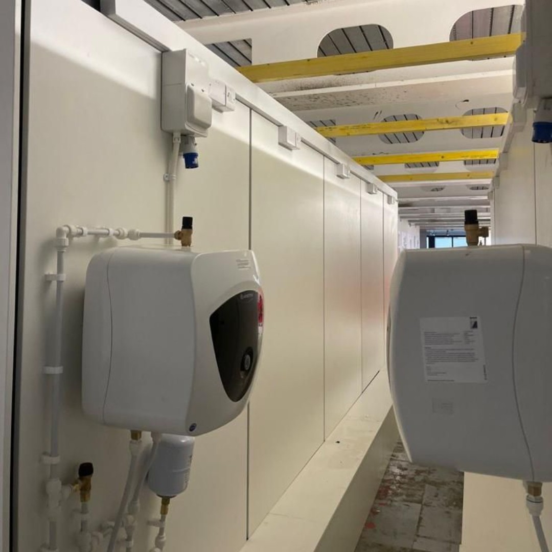washroom_tweets's tweet image. 🛠️ We've implemented a cutting-edge 'plug and play' modular system for temporary site WCs, all done offsite.
Adaptability is key, and this modular system can be customised to meet any requirement. #ModularSystem #OffsiteConstruction #CuttingEdge