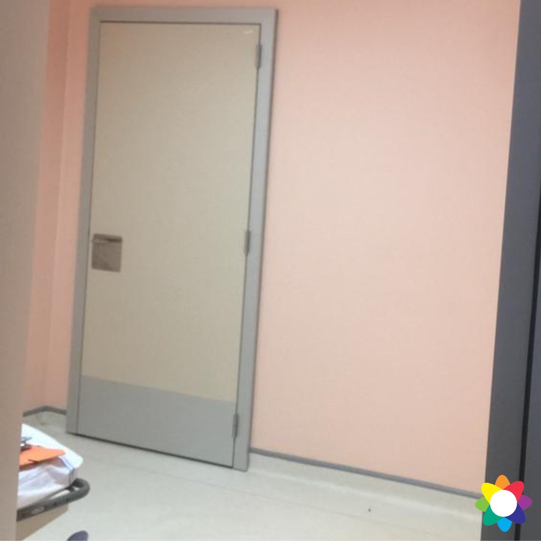 Reformas en el Hospital de Abidjan (Costa de Marfil).
Hemos colaborado en las obras de remodelación de dicho hospital con una pintura especial apta para ser aplicada en todo tipo de edificaciones públicas, cuyas características y propiedades lo hacen ser un producto inodoro.