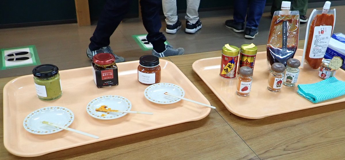 Get #warm with #spices🌶 #Students making a campaign for Warm Biz in #cafeteria @ShinshuUni, #Faculty of #Agriculture. They are #local #chili products provided by local spice makers, our #partners for chili #research! Why not try them? #studyinjapan #chili #university #campus