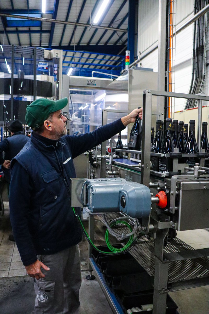 Journée Portes Ouvertes : vendredi 9 février ✨
Venez visiter, de 10h à 16h, notre nouvel #œnoparcours et découvrir les coulisses de notre site de production (de la cave aux expéditions, en passant par nos chaînes d'embouteillage, avant une #dégustation gourmande à #Néovinum ! 🍷