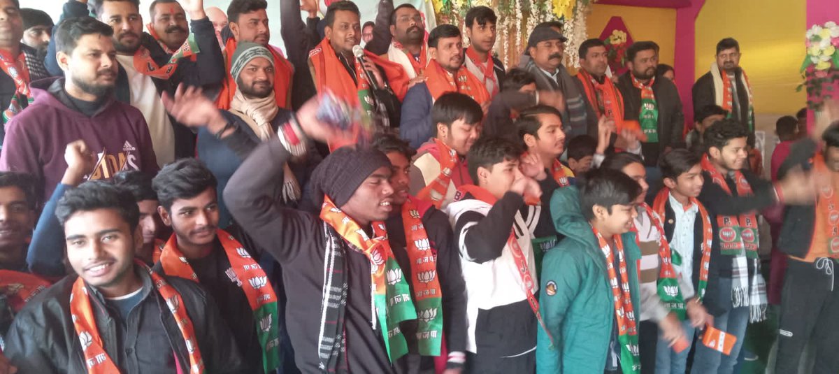 schaurasiabjp's tweet image. &quot;नमो नवमतदाता सम्मेलन&quot; अंतर्गत आज यशस्वी प्रधानमंत्री श्री @narendramodi जी एवं आदरणीय राष्ट्रीय श्री @JPNadda जी के वर्चुअल माध्यम से उद्बोधन को दीघा विधानसभा अंतर्गत राजीव नगर रोड नं०-06 स्थित श्रीराम उत्सव हॉल में नव मतदाताओं के साथ सुना
#NaMoNavMatData
#MeraPehlaVoteModiKo