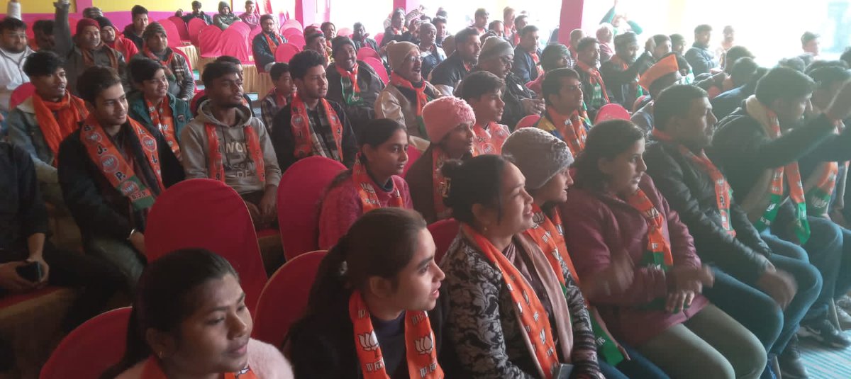 schaurasiabjp's tweet image. &quot;नमो नवमतदाता सम्मेलन&quot; अंतर्गत आज यशस्वी प्रधानमंत्री श्री @narendramodi जी एवं आदरणीय राष्ट्रीय श्री @JPNadda जी के वर्चुअल माध्यम से उद्बोधन को दीघा विधानसभा अंतर्गत राजीव नगर रोड नं०-06 स्थित श्रीराम उत्सव हॉल में नव मतदाताओं के साथ सुना
#NaMoNavMatData
#MeraPehlaVoteModiKo