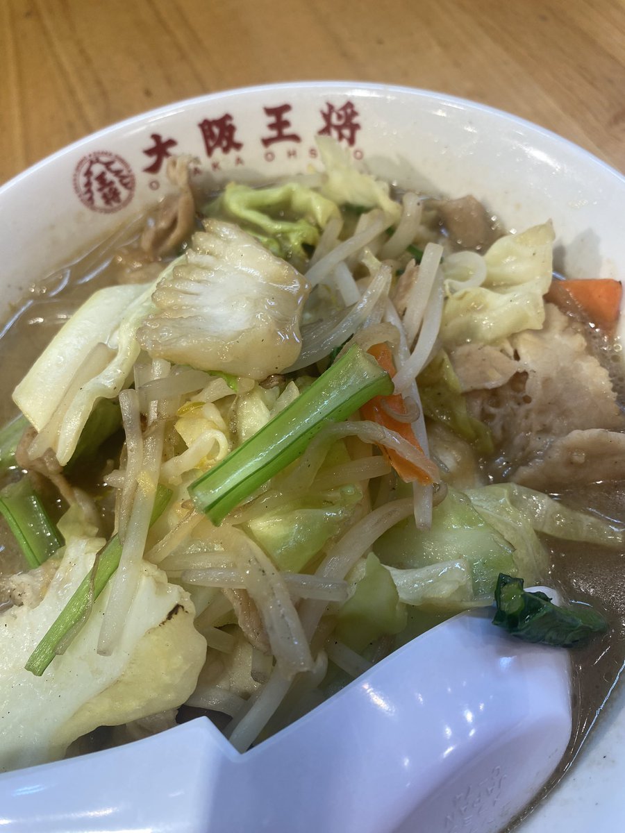 jack_86727's tweet photo. こんにちは😃
今日のまかない飯です😊🍚
チャンポン麺、唐揚げご飯です😊 https://t.co/NIaPqKsLGD