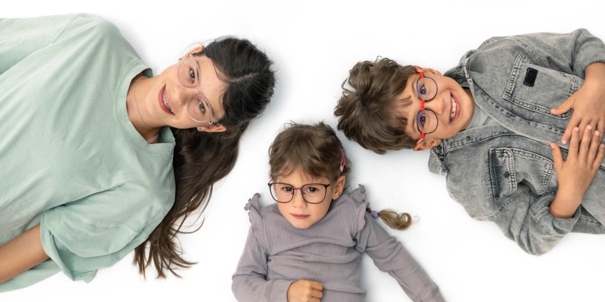 Lentes que nos ayudan a evitar el constante aumento de la #miopia entre los +jóvenes🥸

Lentes #controldemiopia en el mercado ⤵

@lenteoftalmica > #miyosmart #miofocal #stellest #myocare #defocus #optimee
@lentillasoptica > #misight #esenciao2 #mylo

#visionyvida #optimovil