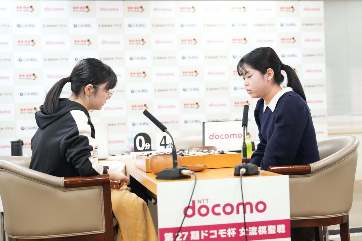 【第27期 #ドコモ杯女流棋聖戦】

囲碁界初の10代対決となった挑戦手合三番勝負！
第2局は挑戦者の #上野梨紗 二段が勝利しました‼️

第3局に向けての意気込みです💬
===========
仲邑女流棋聖
「あと1局打てるのが楽しみ、今回の反省点を活かしたい」
上野二段