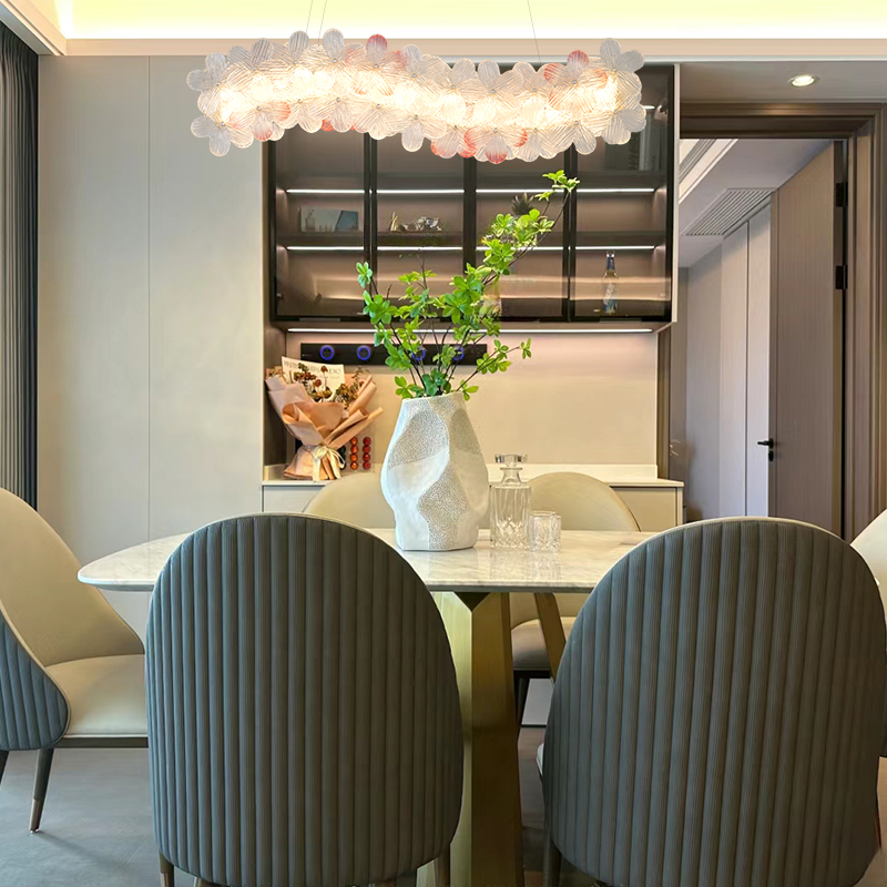 Sleek and uniquely shaped, our chandelier is designed to accentuate any room with contemporary, contemporary-inspired styling and incredible comfort, offering a gorgeous gathering space for all.

#interiordesign #architecture #apartmentinterior #apartmenttherapy #apartmentdecor