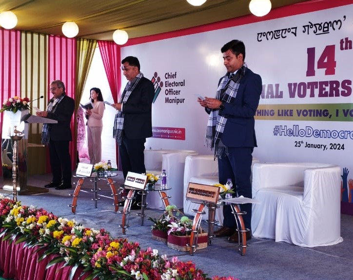 CeoManipur's tweet photo. Glimpses from the #NationalVotersDay celebration, attendees taking Voter’s Pledge together, and distribution of #eEpicCard to first-time voters.

#NVD2024 #IVote4Sure #ECI #CEOManipur #VotingRights #EVM #NoVoterToBeLeftBehind https://t.co/5oS4cmOoF4