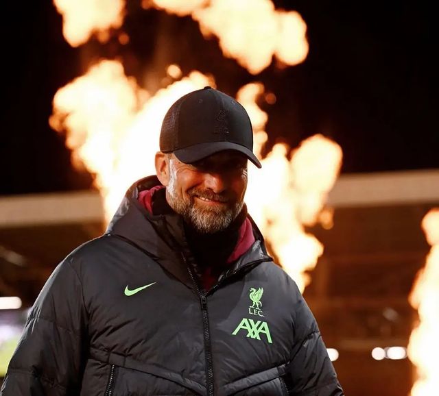 kickoffinsights's tweet photo. Klopp clarifies Salah's injury, emphasizing joint efforts for a swift recovery. He expresses concern over potential delays in Africa, reaffirms an agreement for Salah to join Egypt if fit, and defends Salah's unmatched loyalty. https://t.co/n9al9NW0ZF