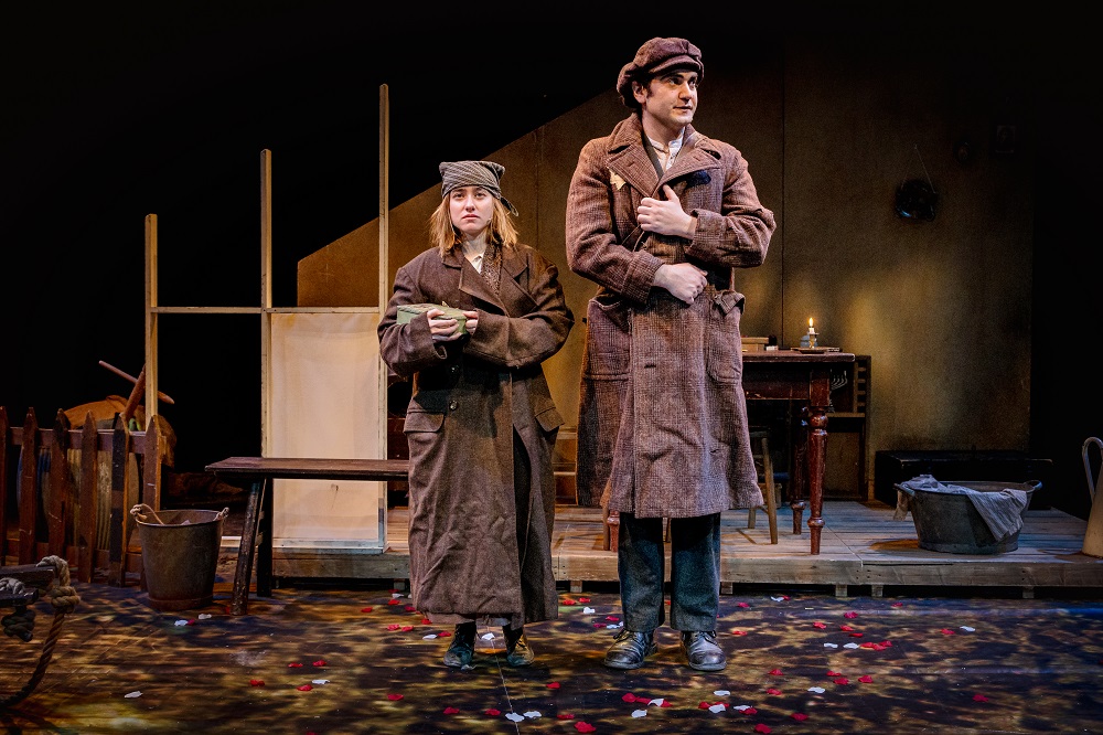 This week our <a href="/NVBorderlines/">New Vic Borderlines</a> team are commemorating #HolocaustMemorialDay with their show #YIZKOR . Today they are performing <a href="/HuddersfieldUni/">University of Huddersfield</a> but you can still see the show at the New Vic on Fri 26 and Sat 27 To book: bit.ly/3SiV8HG
📷  @BillingtonPhoto