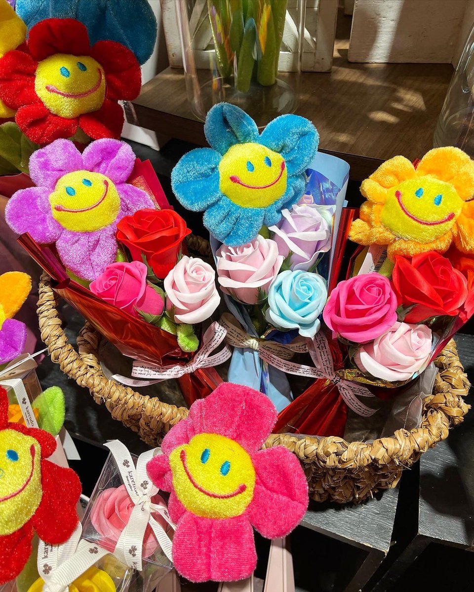 2   スマイルフラワー 楽天市場】スマイルフラワー ぬいぐるみ 造花 花 ニコちゃんフラワー S